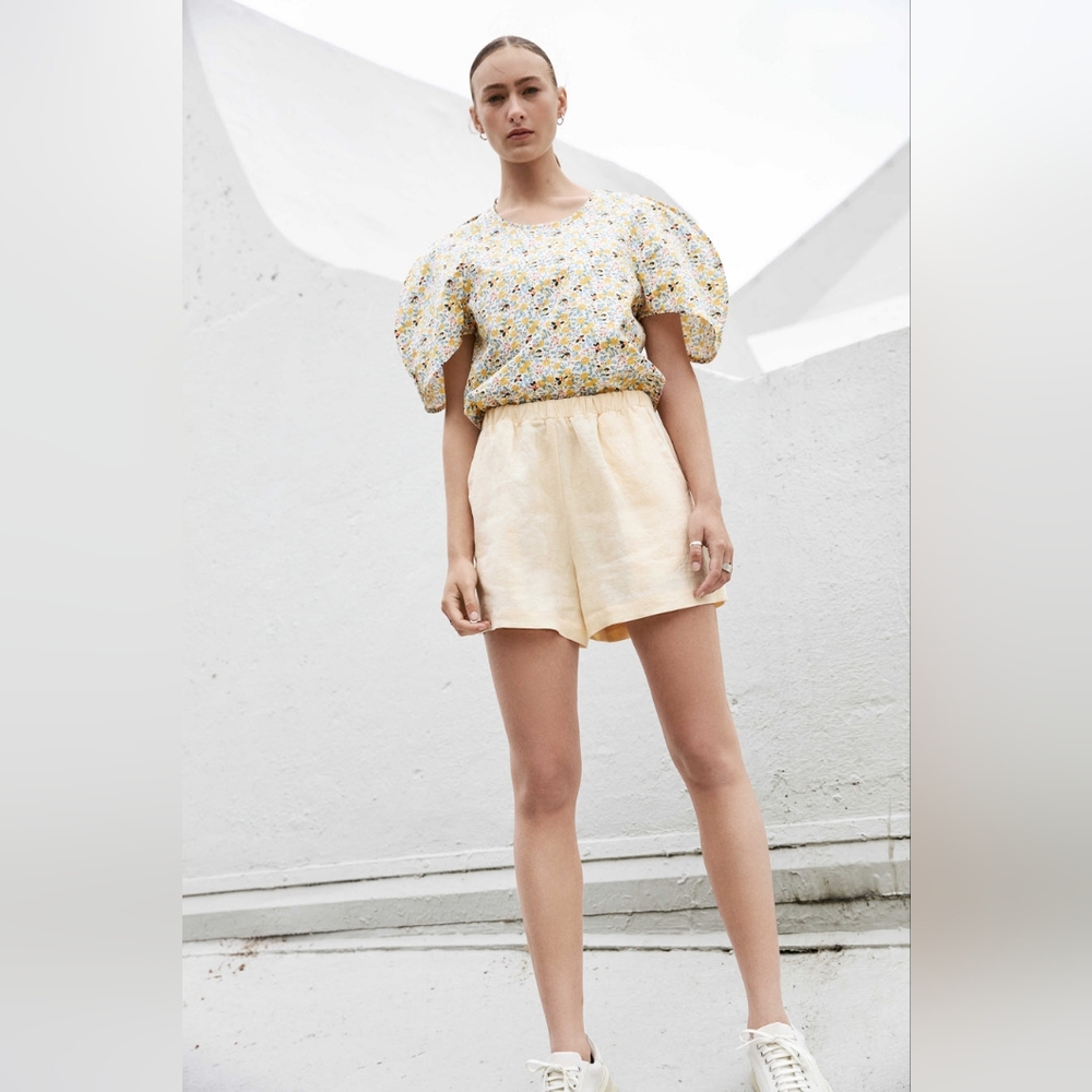 Eve Gravel High Waist Cream Shorts